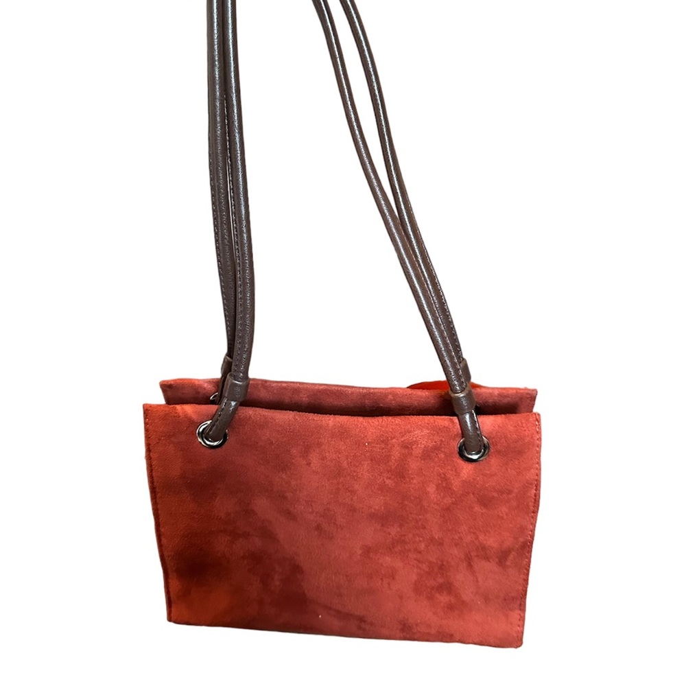Beautiful suede bag 🔥🔥3 3 0 Duel zippers black hand straps Perfect for spring